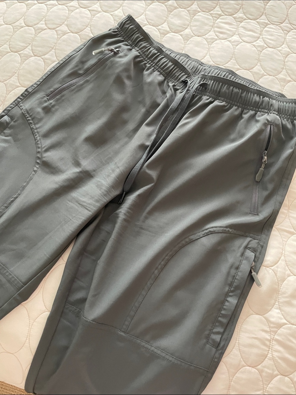 Wimen’s Gray Athletic Joggers with Zipper Pockets